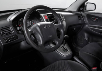 Подержанный автомобиль Hyundai Tucson 2008 года (14 фото)