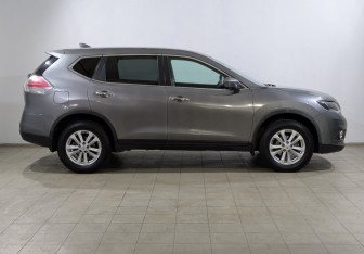 Подержанный автомобиль Nissan X-Trail 2018 года (11 фото)