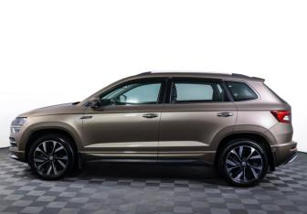 Подержанный автомобиль Skoda Karoq 2023 года (8 фото)