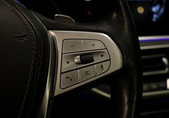 Подержанный автомобиль BMW X7 2020 года (21 фото)