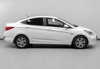 Подержанный автомобиль Hyundai Solaris Sedan 2013 года (4 фото)