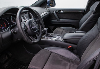 Подержанный автомобиль Audi Q7 2013 года (10 фото)