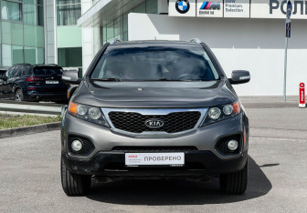 Подержанный автомобиль Kia Sorento 2012 года (2 фото)