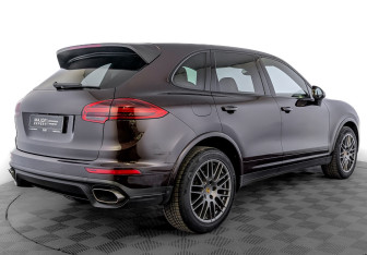 Подержанный автомобиль Porsche Cayenne 2017 года (5 фото)