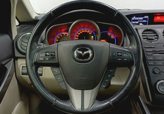 Подержанный автомобиль Mazda CX-7 2011 года (12 фото)