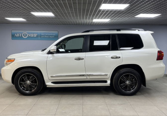 Подержанный автомобиль Toyota Land Cruiser Suv 2014 года (8 фото)