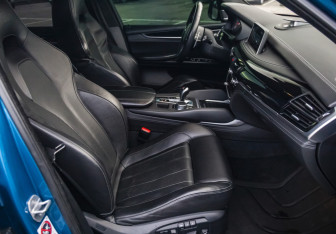 Подержанный автомобиль BMW X5 M 2016 года (11 фото)