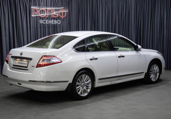 Подержанный автомобиль Nissan Teana 2012 года (5 фото)