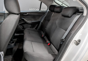 Подержанный автомобиль Skoda Rapid Liftback 2019 года (12 фото)