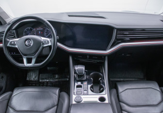 Подержанный автомобиль Volkswagen Touareg 2019 года (12 фото)