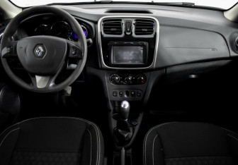 Подержанный автомобиль Renault Logan Sedan 2017 года (6 фото)