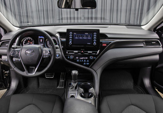 Подержанный автомобиль Toyota Camry Sedan 2021 года (10 фото)