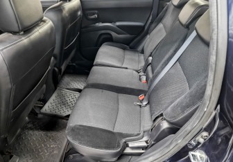 Подержанный автомобиль Peugeot 4007 2011 года (12 фото)