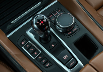 Подержанный автомобиль BMW X6 M 2016 года (18 фото)