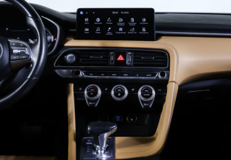 Подержанный автомобиль Genesis G70 2021 года (14 фото)