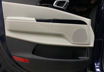 Подержанный автомобиль Kia Carnival 2021 года (20 фото)