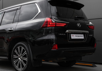 Подержанный автомобиль Lexus LX 2020 года (7 фото)