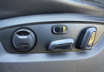 Подержанный автомобиль Volkswagen Touareg 2012 года (12 фото)