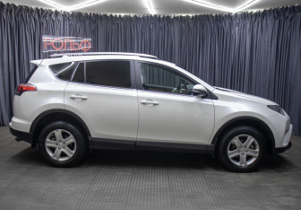 Подержанный автомобиль Toyota RAV4 2018 года (4 фото)