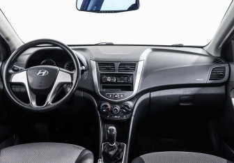 Подержанный автомобиль Hyundai Solaris Sedan 2012 года (8 фото)