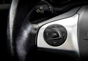 Подержанный автомобиль Ford Kuga 2016 года (26 фото)