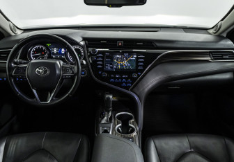 Подержанный автомобиль Toyota Camry Sedan 2018 года (12 фото)