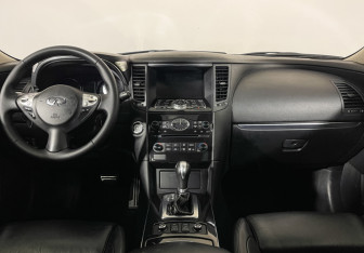 Подержанный автомобиль Infiniti FX 2011 года (11 фото)