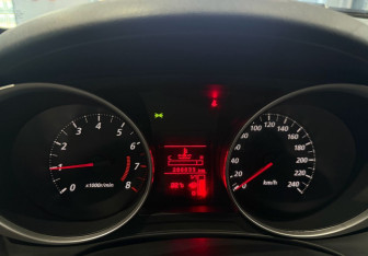 Подержанный автомобиль Mitsubishi ASX 2011 года (15 фото)