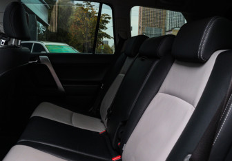 Подержанный автомобиль Toyota Land Cruiser Prado 2013 года (8 фото)