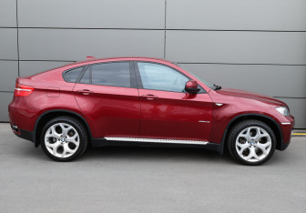 Подержанный автомобиль BMW X6 2012 года (4 фото)