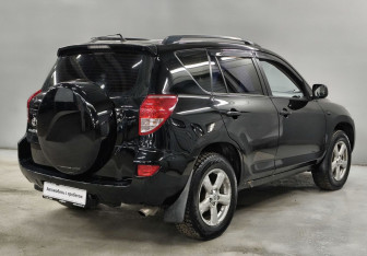 Подержанный автомобиль Toyota RAV4 2006 года (5 фото)