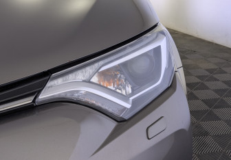 Подержанный автомобиль Toyota RAV4 2016 года (11 фото)
