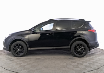 Подержанный автомобиль Toyota RAV4 2018 года (8 фото)