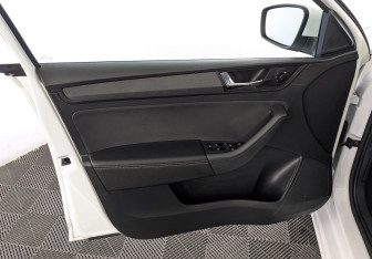Подержанный автомобиль Skoda Rapid Liftback 2022 года (19 фото)