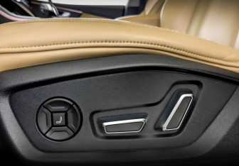 Подержанный автомобиль Audi Q8 2019 года (21 фото)