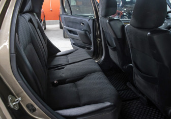 Подержанный автомобиль Honda CR-V 2003 года (12 фото)