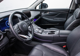 Подержанный автомобиль Hyundai Santa Fe 2022 года (10 фото)