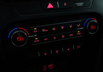 Подержанный автомобиль Kia Ceed Hatchback 2019 года (13 фото)