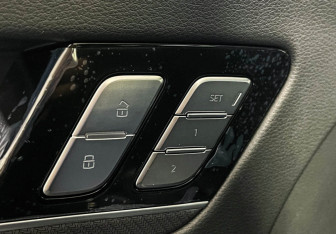 Подержанный автомобиль Audi Q5 2025 года (17 фото)