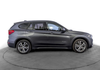 Подержанный автомобиль BMW X1 2017 года (4 фото)