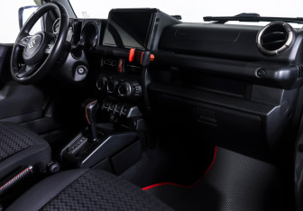 Подержанный автомобиль Suzuki Jimny 2020 года (10 фото)