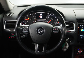 Подержанный автомобиль Volkswagen Touareg 2012 года (10 фото)