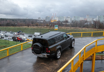 Подержанный автомобиль Land Rover Defender Suv 2022 года (5 фото)