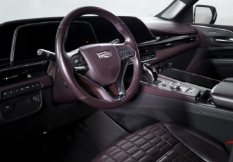 Подержанный автомобиль Cadillac Escalade Suv 2022 года (14 фото)