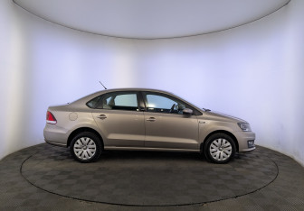 Подержанный автомобиль Volkswagen Polo Sedan 2016 года (4 фото)