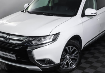 Подержанный автомобиль Mitsubishi Outlander 2015 года (23 фото)
