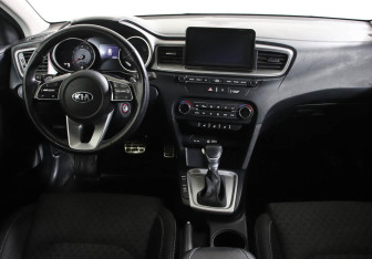 Подержанный автомобиль Kia Ceed Wagon 2019 года (6 фото)