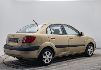 Подержанный автомобиль Kia Rio Sedan 2009 года (5 фото)