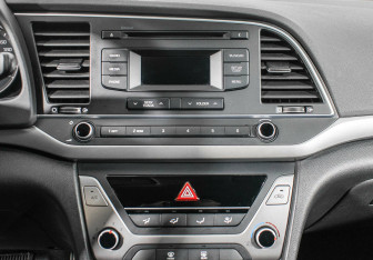 Подержанный автомобиль Hyundai Elantra Sedan 2016 года (11 фото)