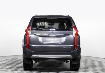 Подержанный автомобиль Mitsubishi Pajero Sport 2019 года (6 фото)